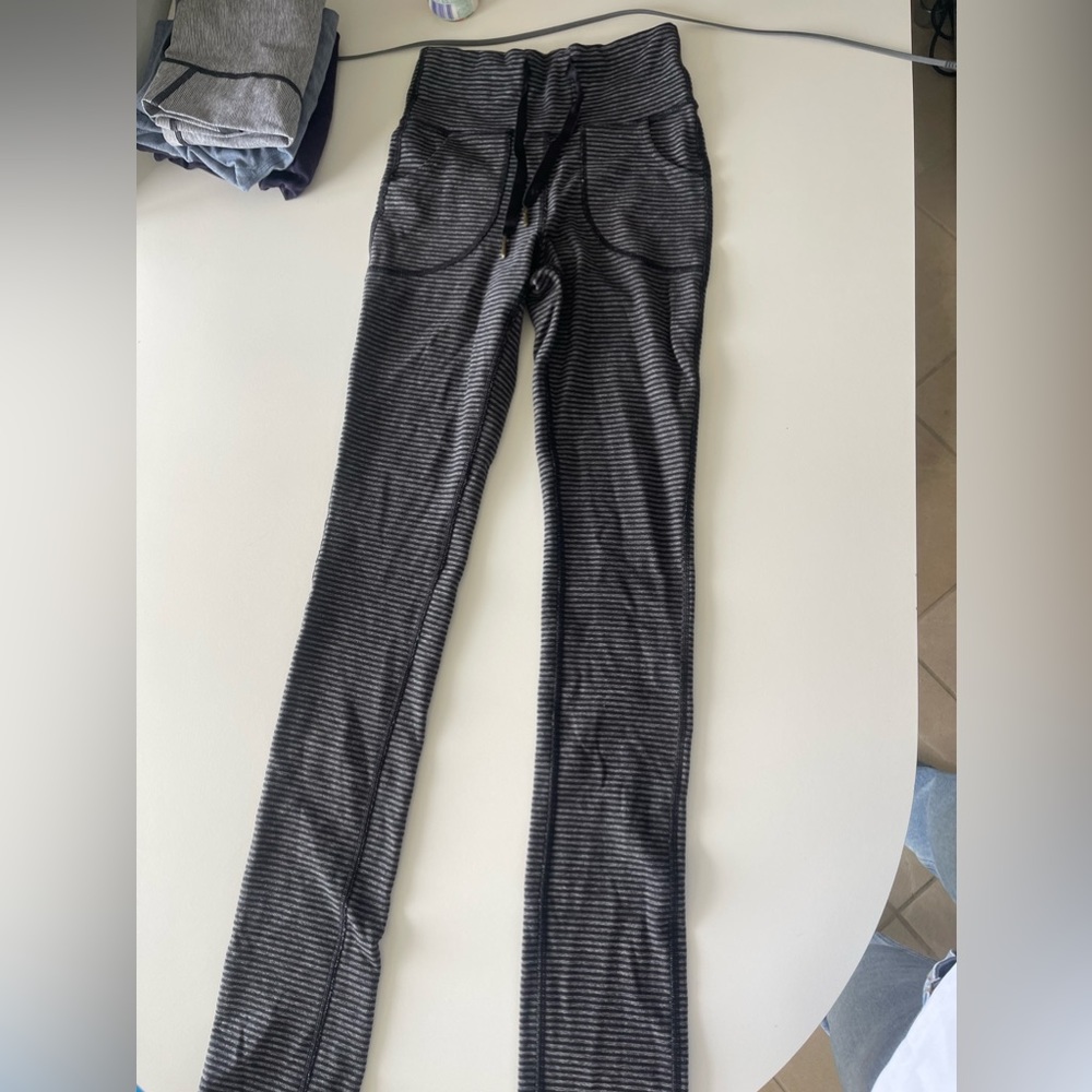 Lululemon black & grey joggers/leggings